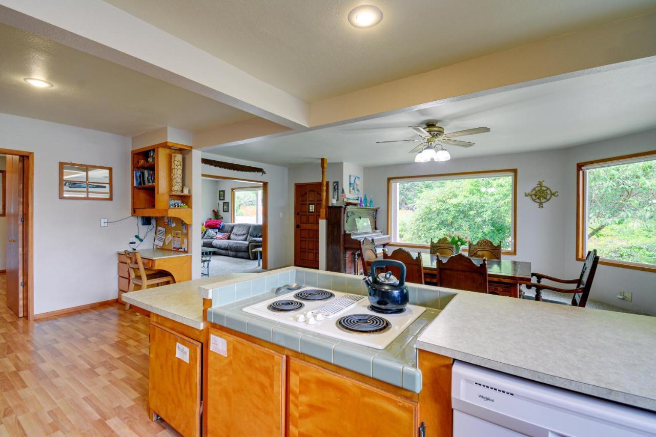 Вилла Cozy Washington Retreat With Deck, Walk To Beach! Пасифик-Бич Экстерьер фото